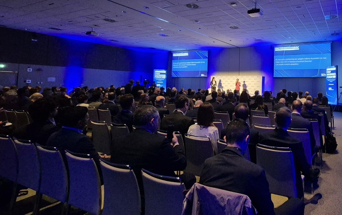 la sala plenaria durante l'evento IKN dell'8 maggio 2025